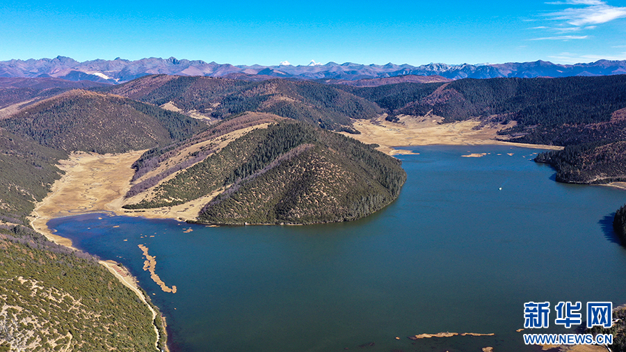 普达措景区:晨雾缭绕美如画 水天一色生态美_新浪财经_新浪网