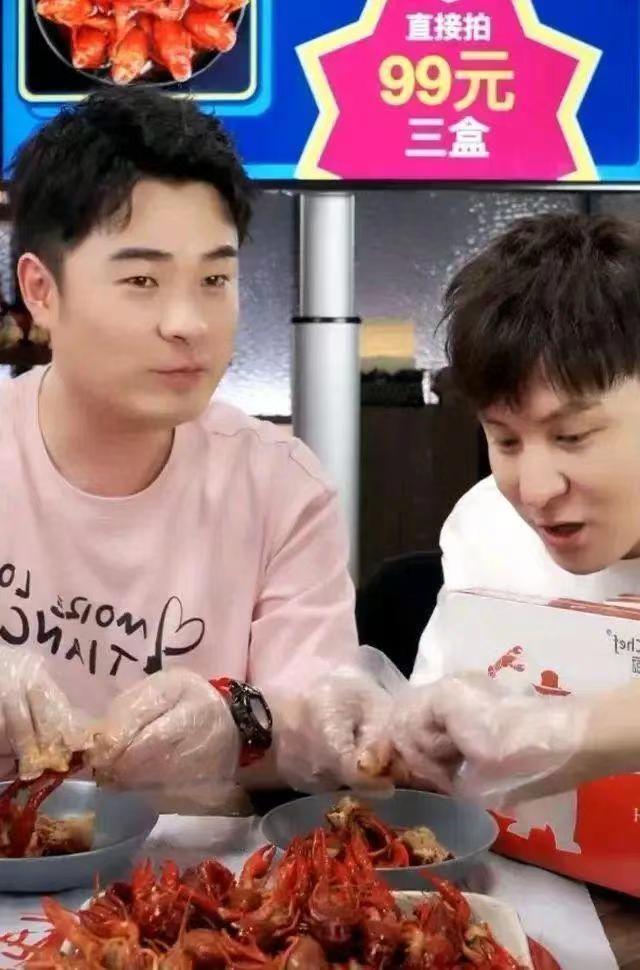 陈赫和朱桢在直播带货.网络短视频平台截图