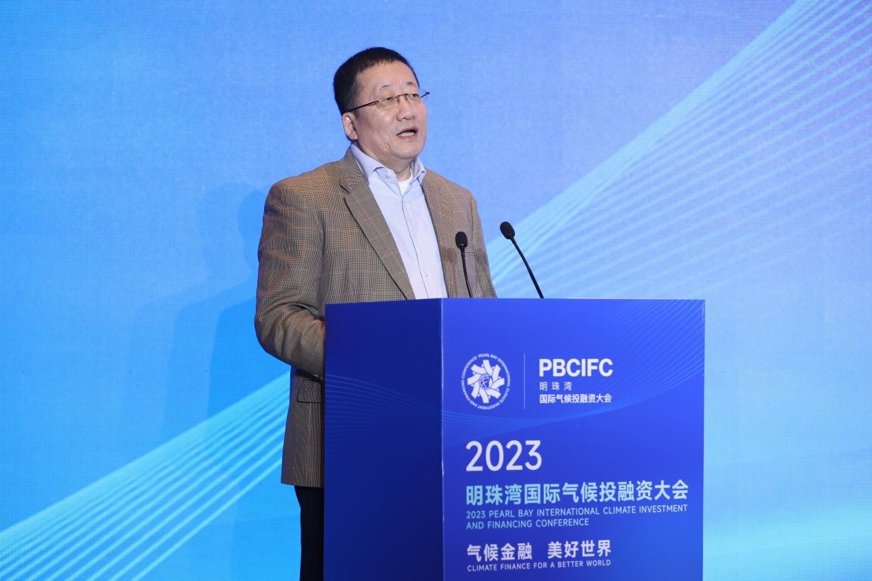 图为"一带一路"绿色发展国际研究院执行院长张建宇发表演讲