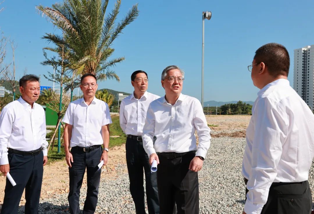 11月20日,省委常委,市委书记周红波调研检查海南省第七届少数民族传统