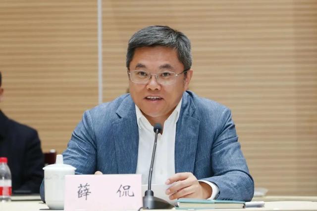 杨浦区委书记薛侃,台江区委书记梁栋出席会议并讲话.