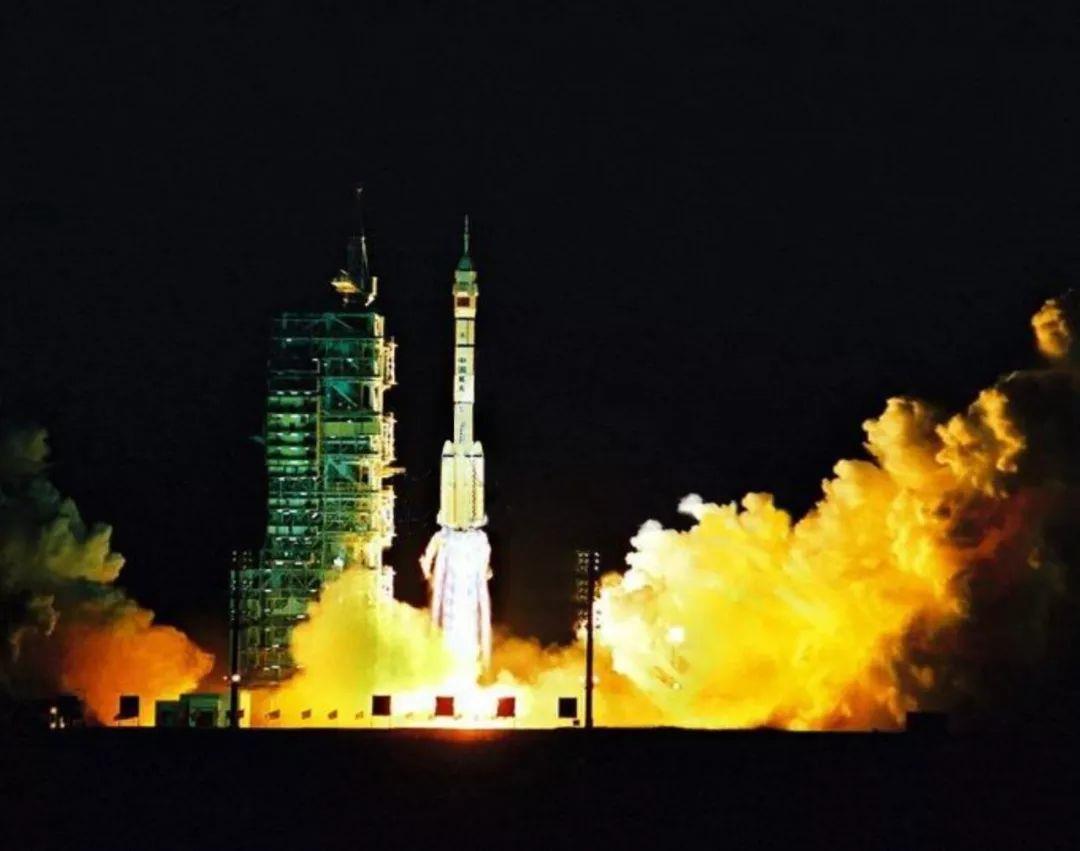 2001年1月10日,神舟二号在酒泉卫星发射中心发射升空