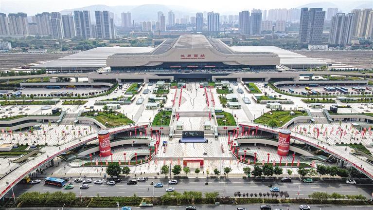 9万人次,兰州西站多项运输指标一次又一次地刷新历史纪录