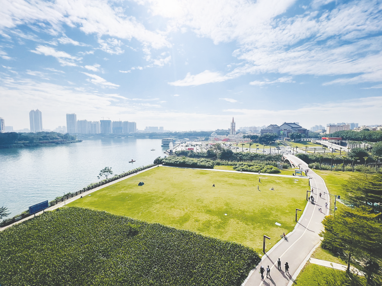 &nbsp;&nbsp;&nbsp;&nbsp;昨日南宁天气晴朗,适宜出门活动 本报记者宋