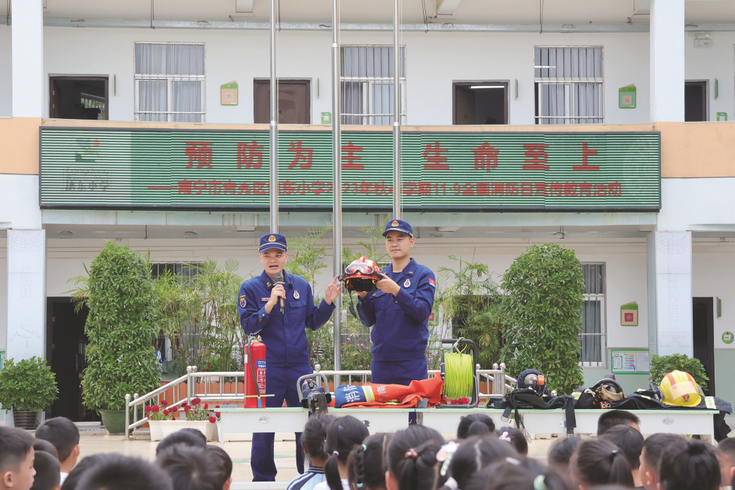 消防安全意识,提高师生抵御火灾和应对紧急突发事件的能力,日前,南宁