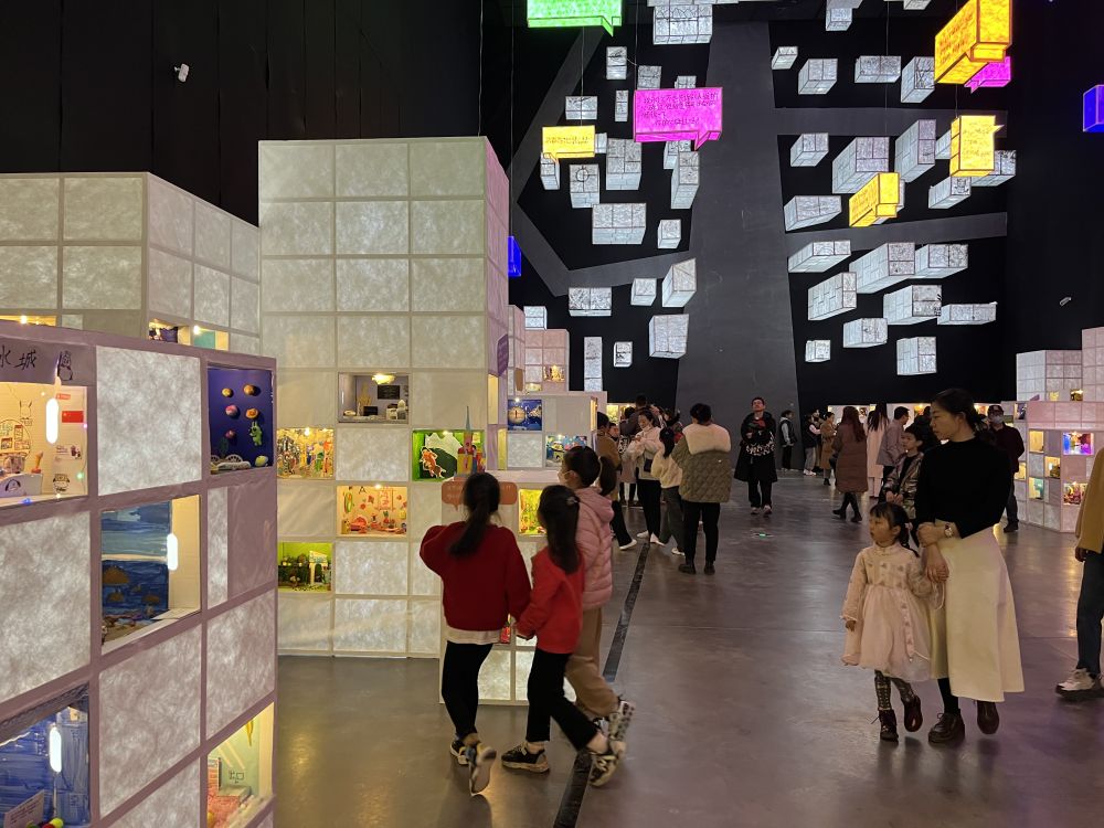 "小朋友"的艺术展在银川当代美术馆开展|美术馆_新浪财经_新浪网