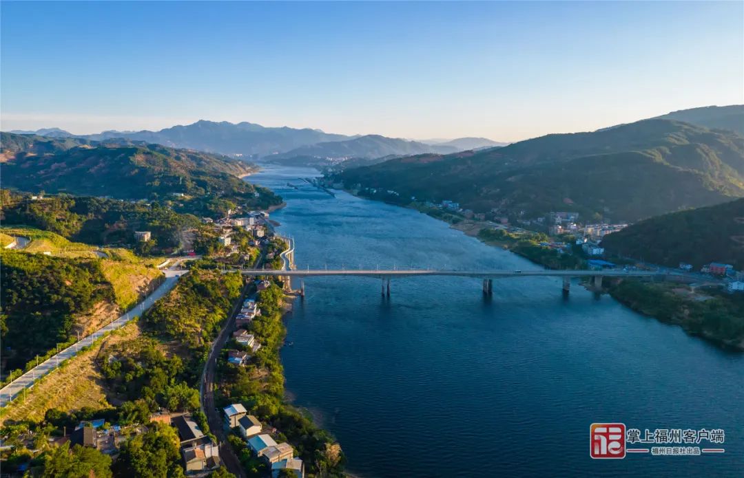 林双伟 摄白石特大桥位于闽清县北,均采用预应力混合梁连续钢构,可