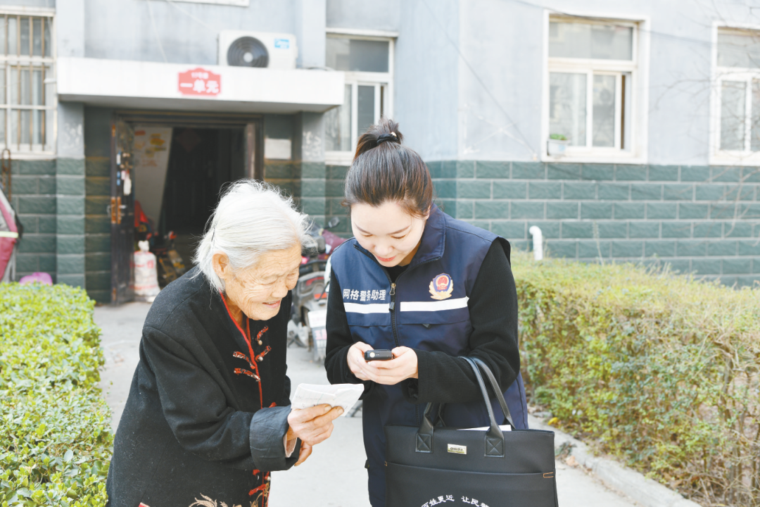 近日,原阳县公安局组织网格警务助理入户走访群众,排查矛盾纠纷.