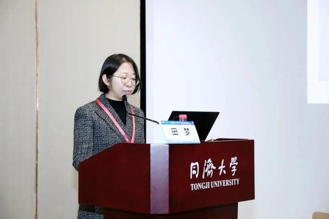 中的研究进展及应用前景复旦大学附属中山医院 徐辉雄教授智能超声:从