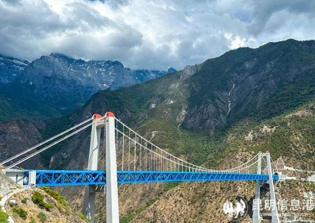虎跳峡金沙江铁路大桥.罗扬/摄