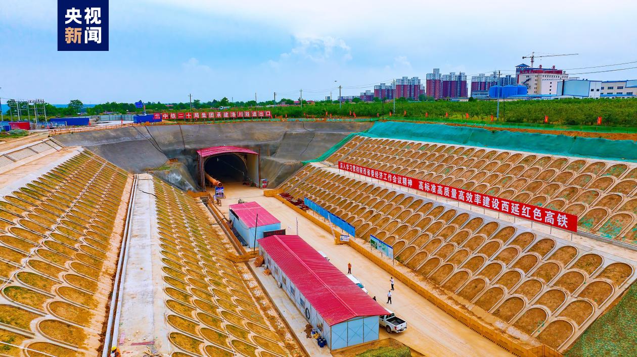 西延高铁全线最长纯黄土隧道洛川隧道顺利贯通|高铁_新浪财经_新浪网