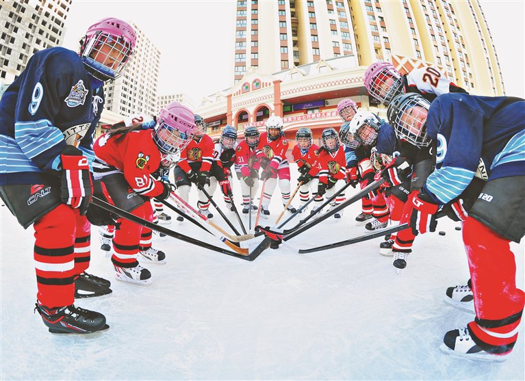 冰球少年蓄势待发.张大炜摄