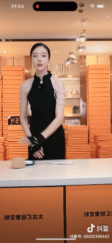 图源：抖音@郑香香直播间视频截图