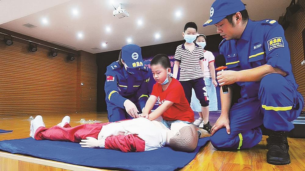 "应急自救互救,要从娃娃开始"|小学生_新浪财经_新浪网