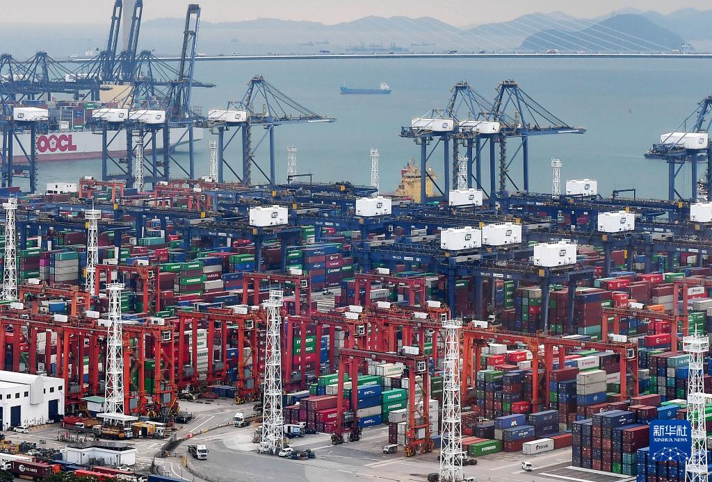 这是10月12日拍摄的香港葵涌货柜码头.新华社记者 陈铎 摄