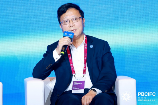 图为上海环境能源交易所董事长赖晓明