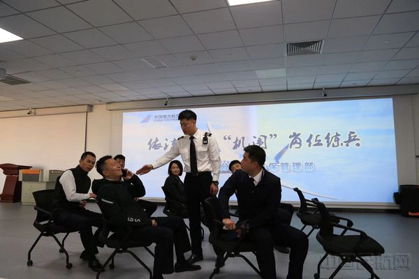 南航新疆分公司空保管理部开展航空安全员岗位大练兵活动|新疆_新浪