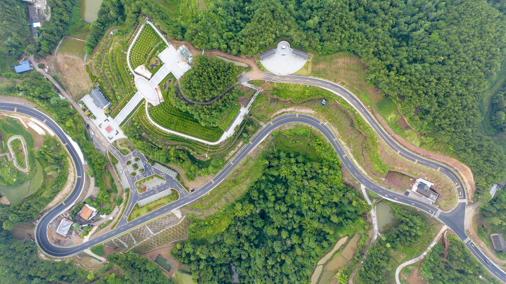 广元市苍溪县黄猫垭镇高台村红色美丽村庄道路.交通运输厅公路局供图