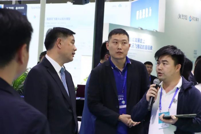 国家体育总局副局长张家胜等多位领导莅临洲明展位指导丨洲明光显亮相“这”两场盛会|体育局|国家体育总局|张家胜_新浪科技_新浪网