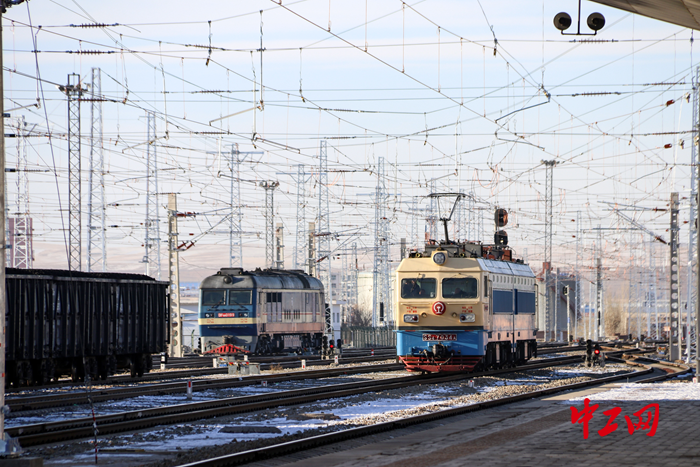 热滑车对太锡铁路锡林浩特站接触网数据进行检测.孙江昆摄