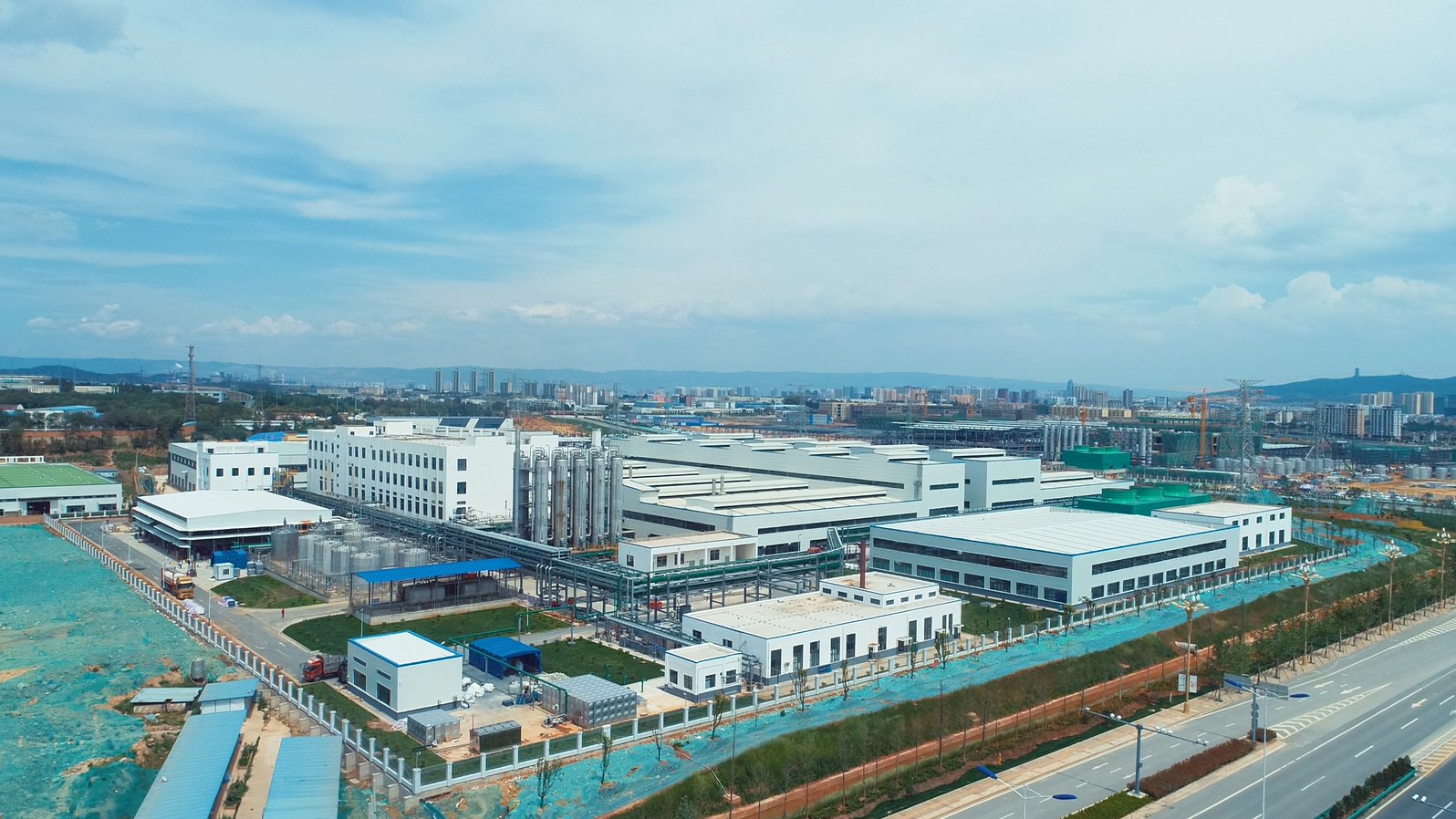 图为:曲靖德方纳米产区一角