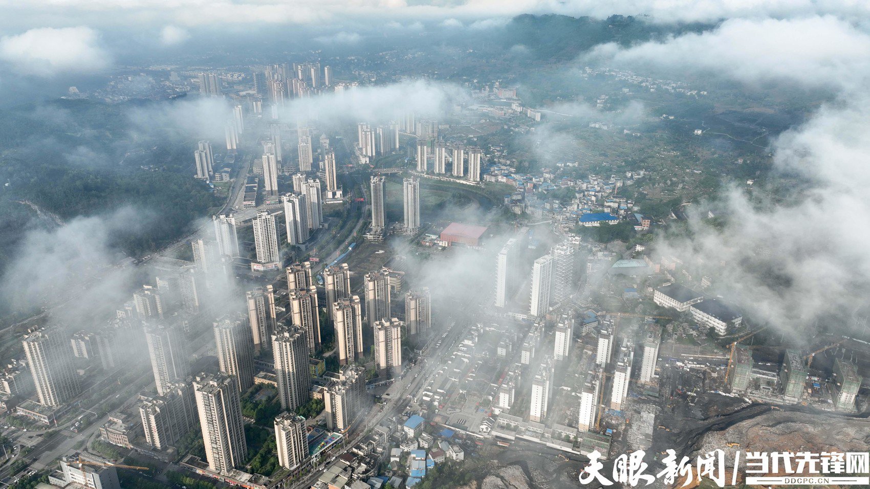 桐梓县城.王印 摄