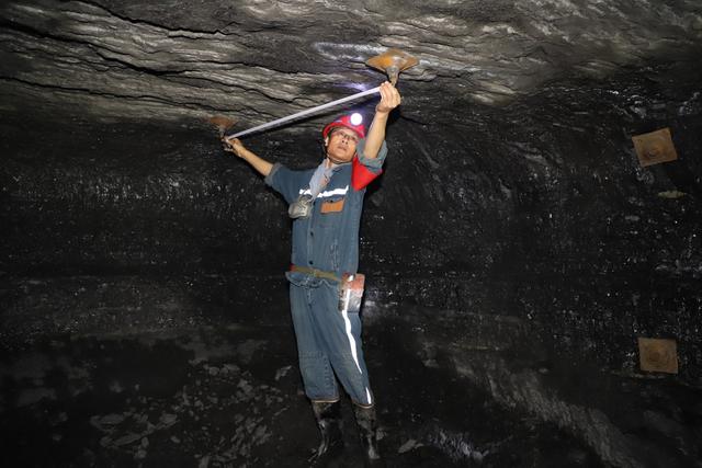 山东能源滨湖煤矿群监行动护航矿井年终安全生产