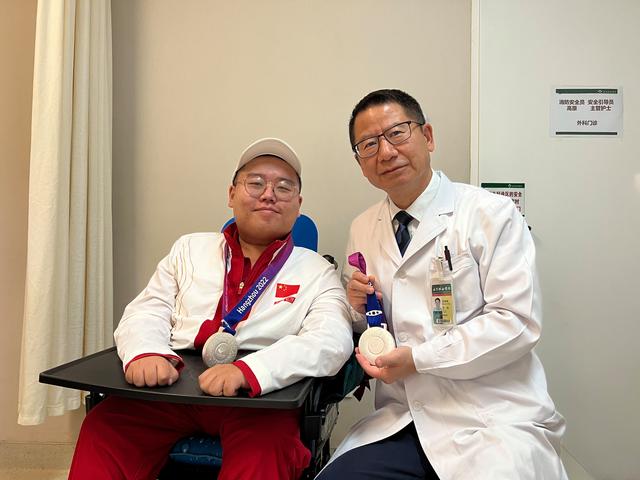 沈建雄用中国经验帮助弯曲的孩子