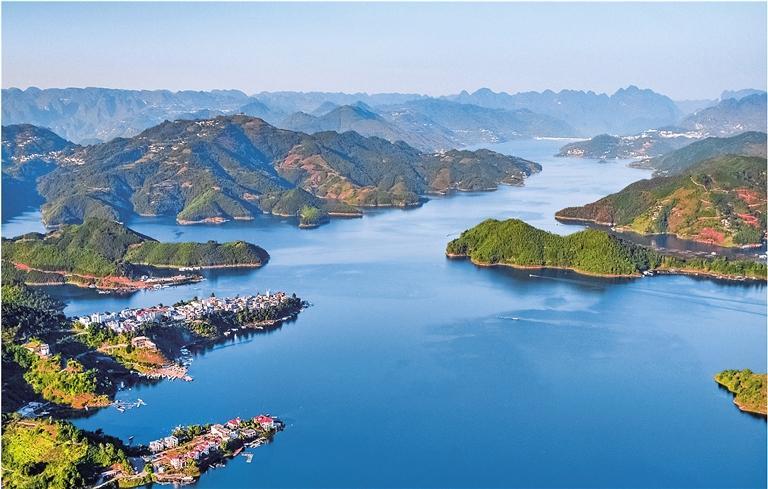 万峰湖风光. (兴义融媒体中心供图)