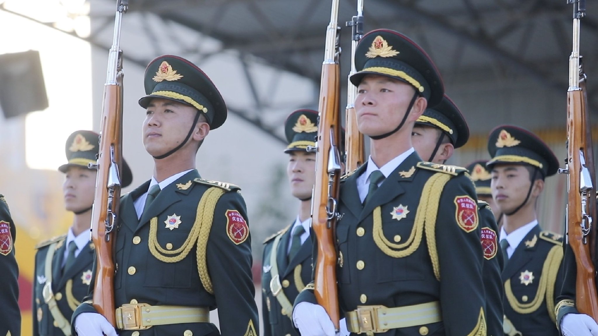今年,中国人民解放军仪仗司礼大队不仅赴韩国执行在韩志愿军烈士遗骸