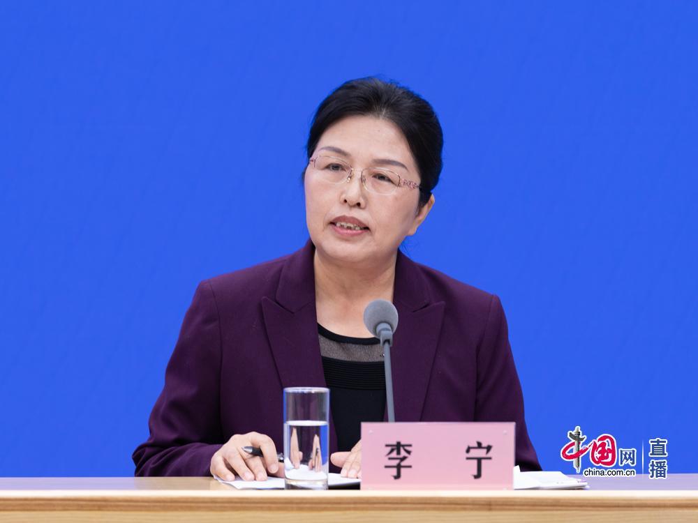 ▲国家食品安全风险评估中心主任李宁回答记者提问