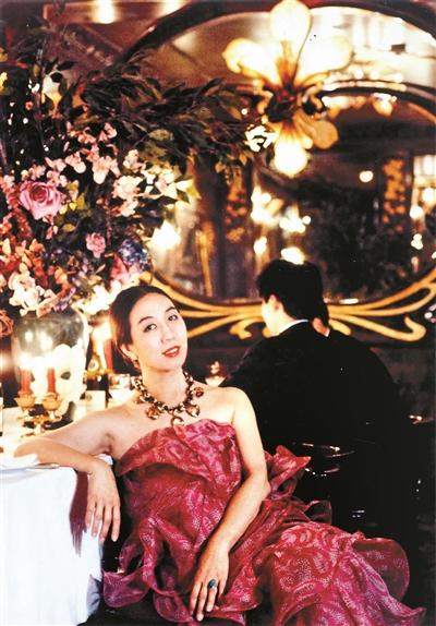 赵晨普鲁斯特在《追忆似水年华》第五卷《女囚》中如此写道:"在德