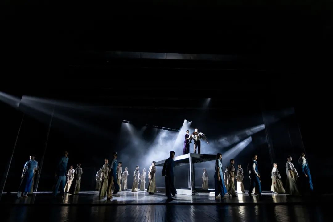 经济新闻滚动>正文>浙江歌舞剧院首席服装设计,国家一级舞美设计师