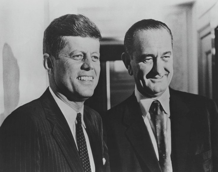 (约翰·肯尼迪和林登·约翰逊,来源:历史资料)