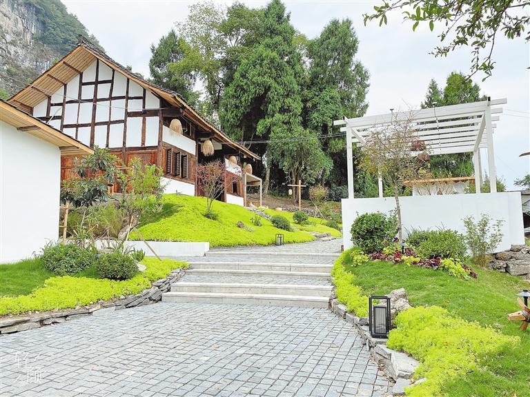 开阳县南江乡苗寨村水东乡舍2.0版本. 陈虹宇 摄