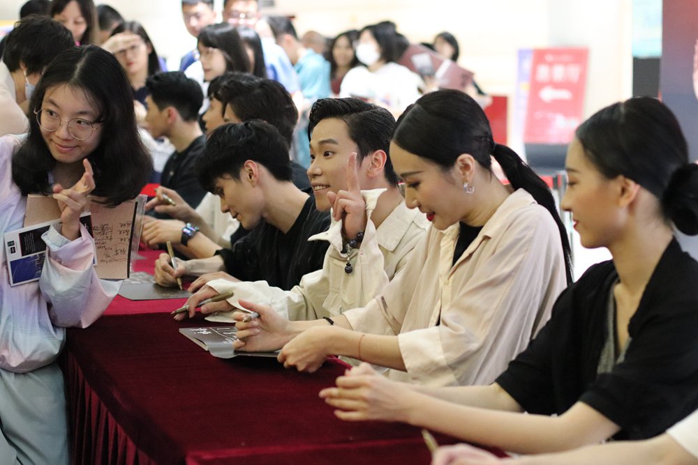 舞剧《咏春》惠州巡演签售会现场