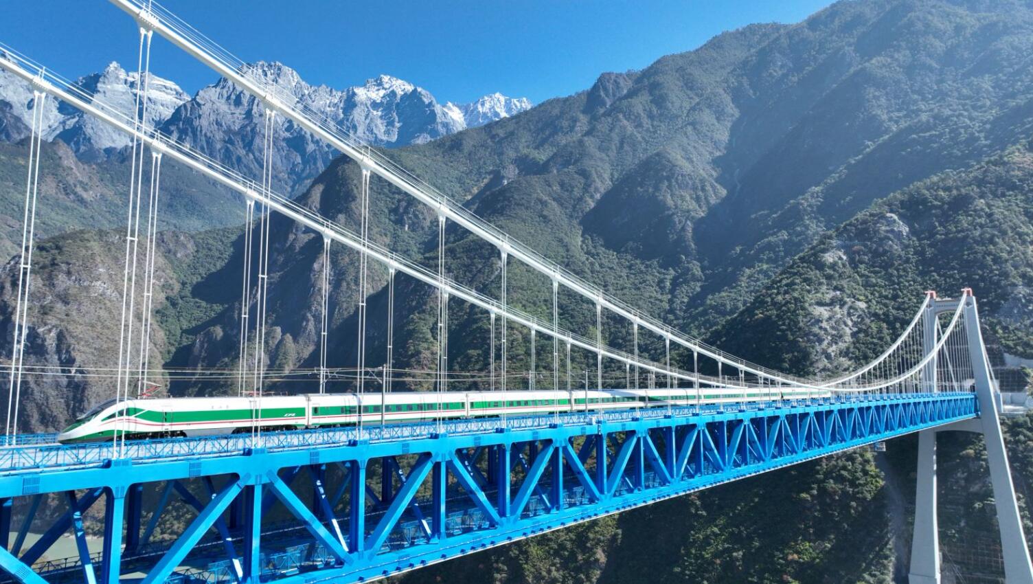 【丽香铁路】不畏艰险筑"天路"让幸福直达|香格里拉_新浪财经_新浪网