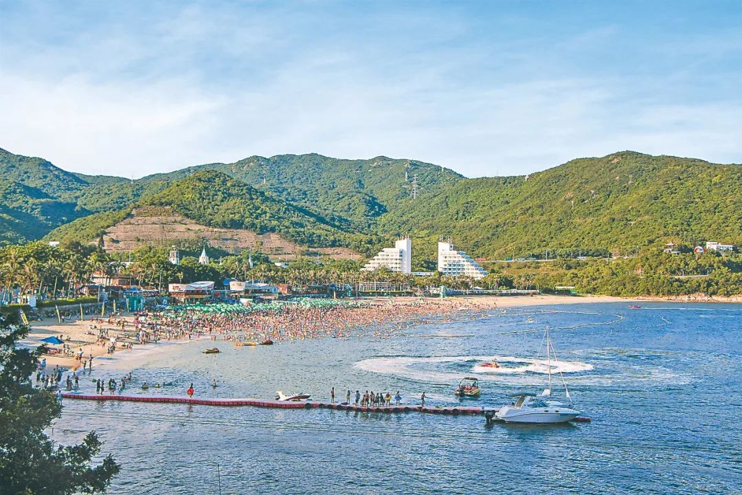 图为小梅沙景区.
