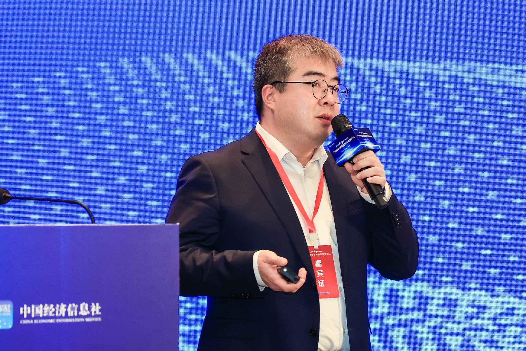 大学排行网大论坛_刘德华11岁女儿近况曝光,花5亿富养大的女儿居然长成了这样……(2)