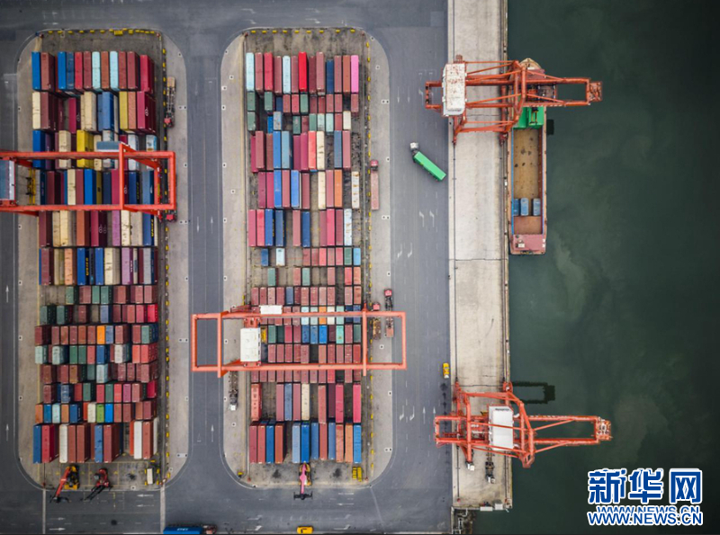 合肥港国际集装箱码头.解琛 摄