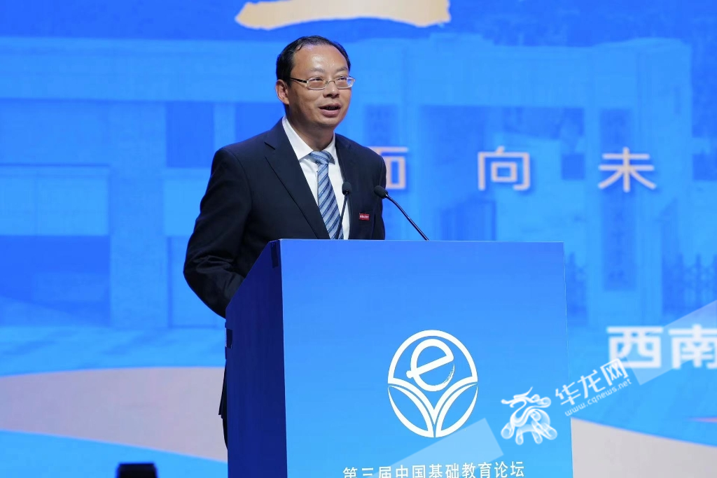 西南大学附属中学校党委书记,校长欧健发言. 华龙网记者 刘钊 摄