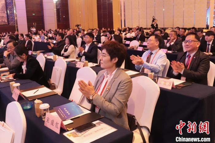海峡两岸嘉宾相聚山东青岛共话经贸交流与产业合作|青岛市_新浪财经
