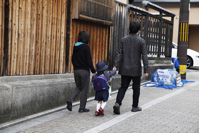 2024年日本出生人口_2024日本总人口连续13年减少!64万人消失!网友:赞成单身税