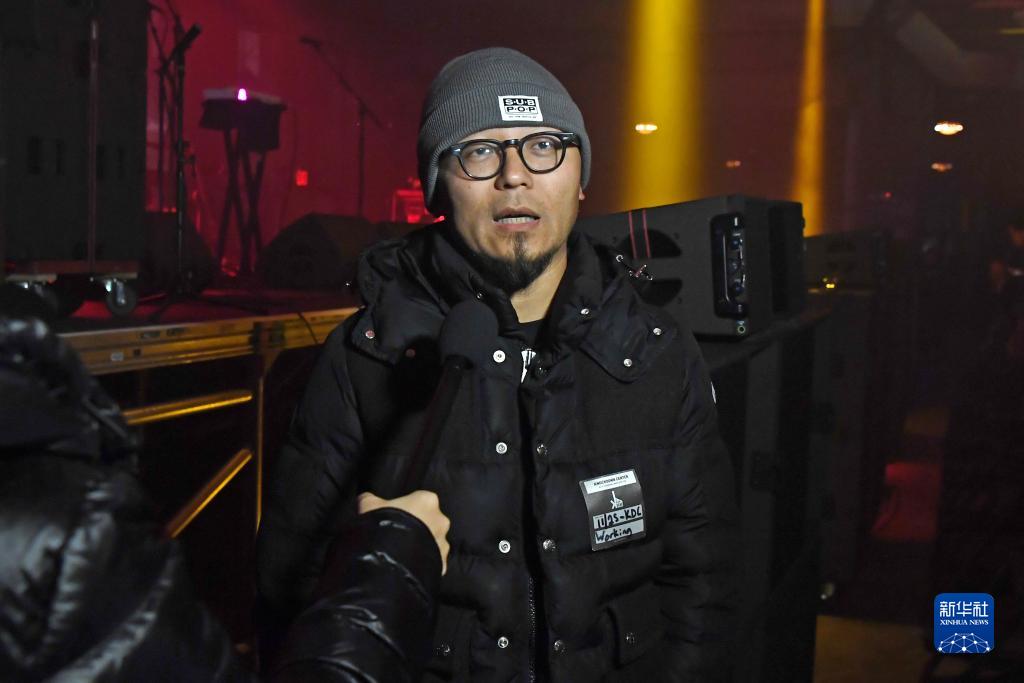 11月25日,在美国纽约,"有朋自东方来"音乐节创始人李宏杰接受采访.