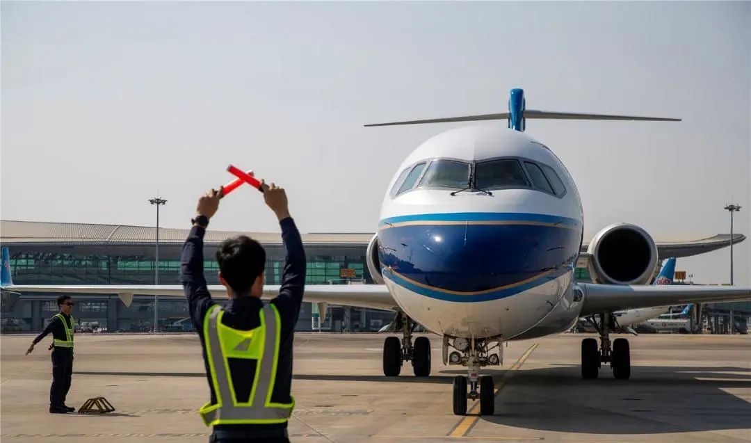 国产客机arj21载客破1000万人次|汕头市_新浪财经_新浪网