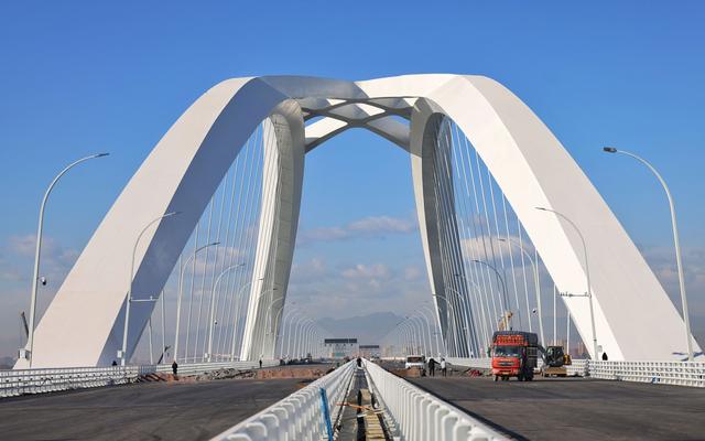 京雄高速永定河特大桥主体已完工,正在进行后续收尾作业.
