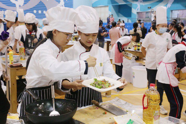 比赛洗衣做饭"乐翻天"|厦门市_新浪财经_新浪网