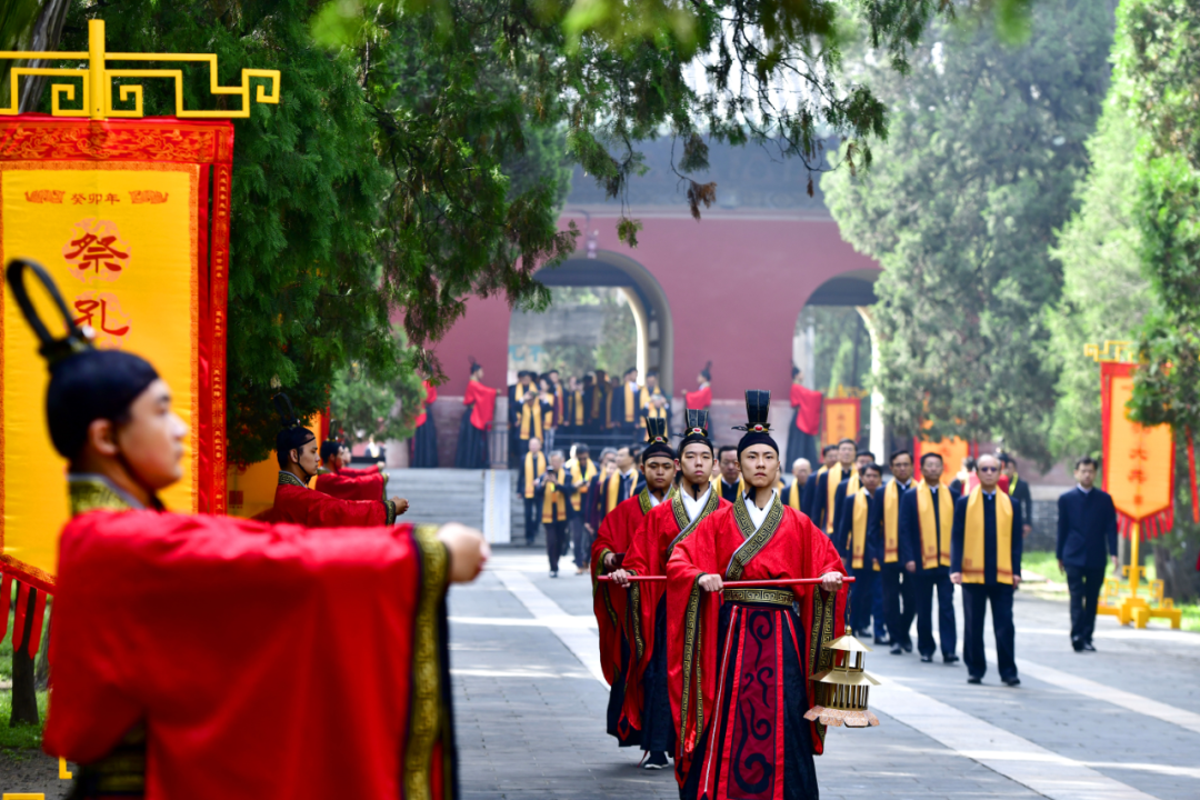 9月28日,在中国(曲阜)国际孔子文化节·癸卯年祭孔大典上,参祭嘉宾