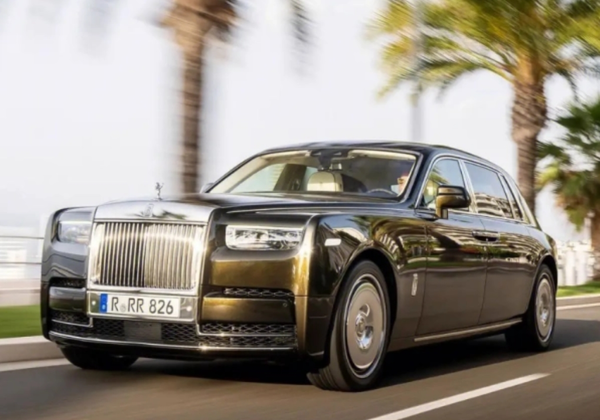 小心你的豪车英国两男子用一根天线30s盗走劳斯莱斯