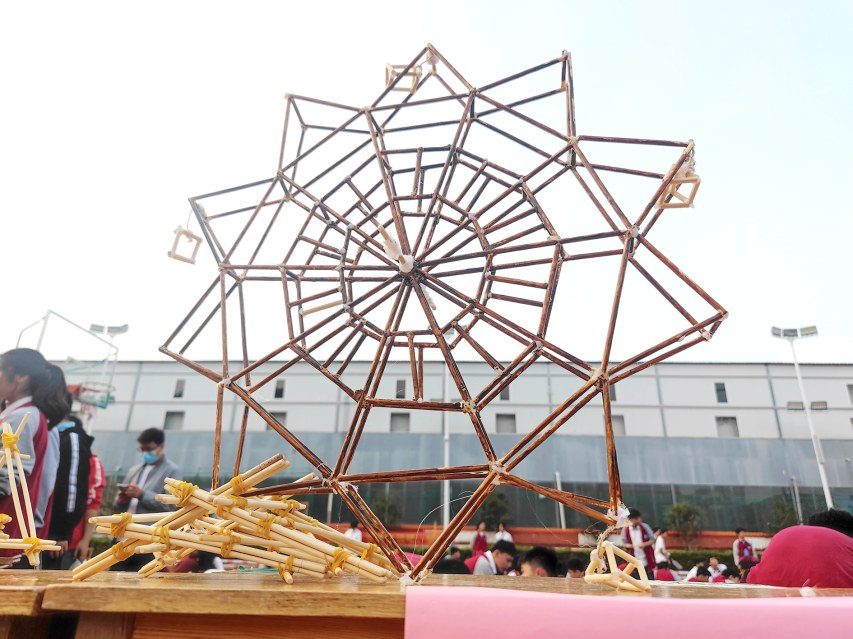 &nbsp;&nbsp;&nbsp;&nbsp;▲琼林学校高中部筷子创